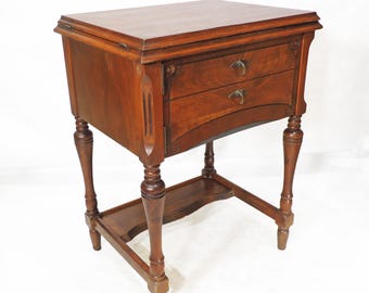 Vintage houten naaimachinekast met klapblad, walnootkleurige bijzettafel