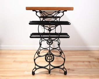 Máquina de coser estándar antigua hecha a mano Mesa superior de madera reutilizada