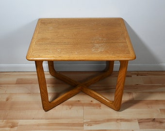 Vintage Mid Century Modern LANE Altavista Walnut Finish Side End Table