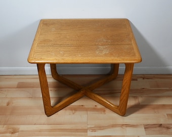 Vintage Mid Century Modern LANE Altavista Walnut Finish Side End