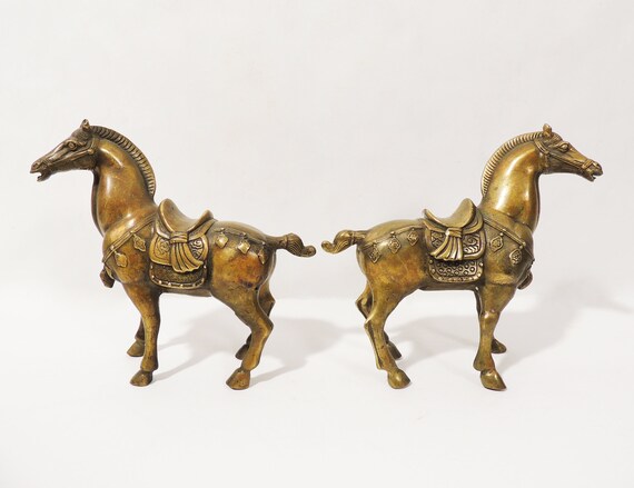 「金工細工 馬 置物 真鍮製 彫金風 アンティーク オブジェ」 真鍮製の馬と鞍の置物 - Etsy 日本