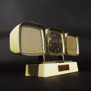 Modernist Era Space Age Design Philco Two Speakers Battery Powered Rustic Radio Clock