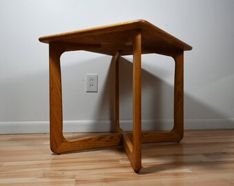 Vintage Mid Century Modern LANE Altavista Walnut Finish Side End