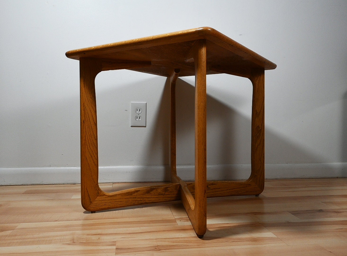 Vintage Mid Century Modern LANE Altavista Walnut Finish Side End