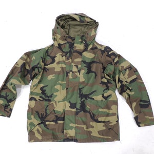 Vintage Cold Weather Parka Overcoat Woodland Camo men&#39;s Large-Short