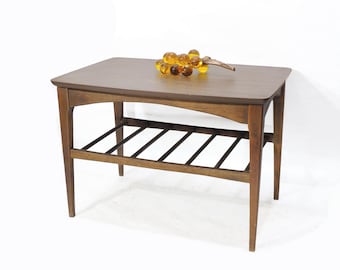 Mesita auxiliar de madera con tapa de Formica, estilo vintage de la época de mediados de siglo (MCM)