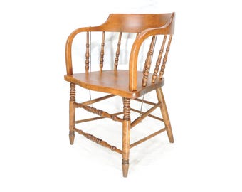 Silla de taberna rústica de madera antigua estilo barril de capitán