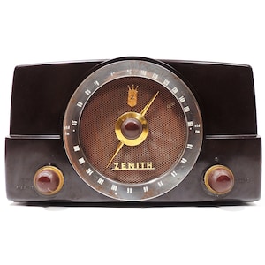 Vintage Art Deco Design Zenith AM/FM Radio