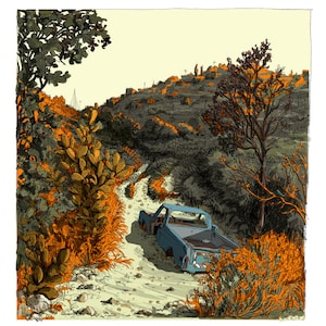 Puede incluir: Una camioneta azul está aparcada en un camino de tierra en un paisaje montañoso. La camioneta está rodeada de árboles y arbustos. Las colinas en el fondo están cubiertas de casas y edificios.