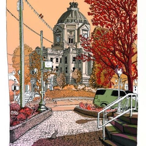 Puede incluir: Una ilustración dibujada a mano de un edificio de ladrillo con una cúpula y una torre del reloj. El edificio está rodeado de árboles con hojas rojas. Un coche verde está aparcado delante del edificio. La escena está ambientada en una ciudad con una calle adoquinada.