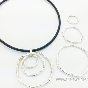 Abstract Rings Pendant/Charm - Antique Silver - Sterling Silver Plated Findings