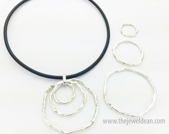 Abstract Rings Pendant/Charm - Antique Silver - Sterling Silver Plated Findings
