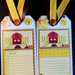 Página de álbum de recortes prefabricada/etiquetas SEWN para hacer tarjetas (conjunto de 2): Farm Living CSC