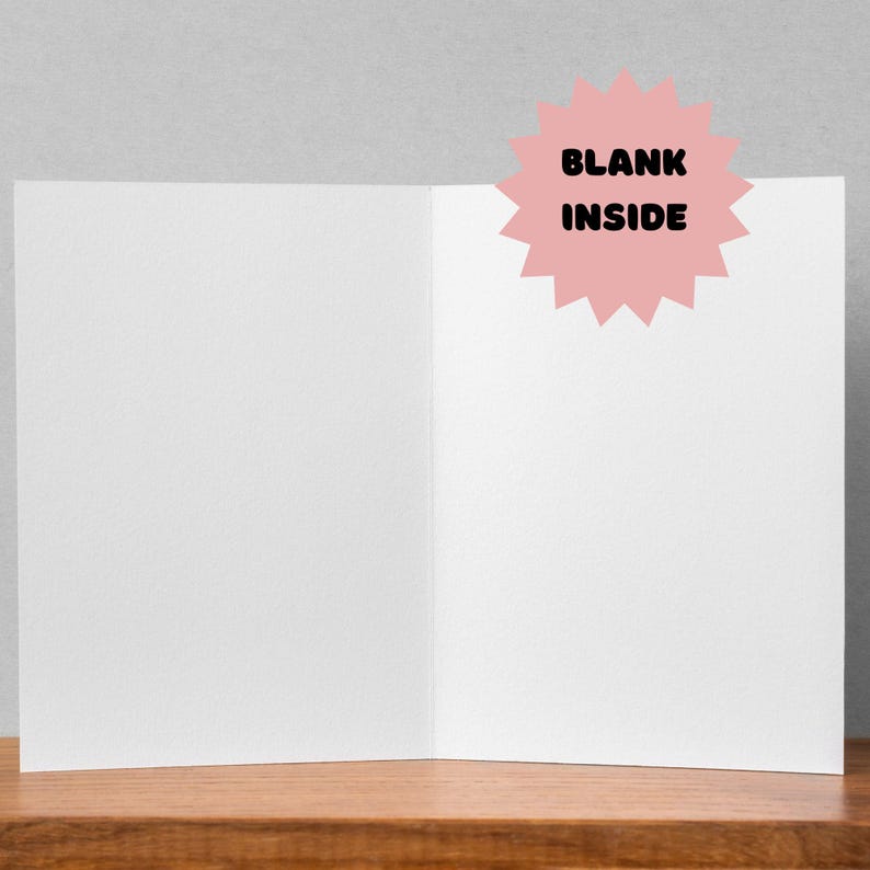 K&ouml;nnte beinhalten: Eine leere Gru&szlig;karte mit einem rosa Sternensticker, auf dem "BLANK INSIDE" steht.