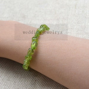 Peridot Stretchy Chip String Bracelet,Women Bracelet,4x8mm 18cm semi-precious stone lisee,raw natural stone jewelry,Peridot bracelet