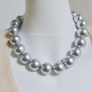 巨大な20mmグレーの貝殻パールネックレス、ステートメント、女性用グレービーズネックレス