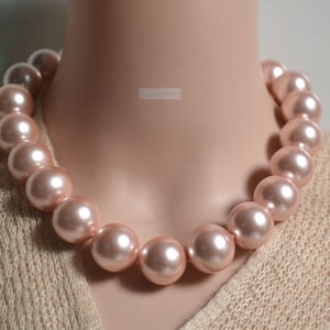 huge 20 mm pink sea shell pearl necklace ,statement necklace,women necklace ,pink Beaded Necklaces for Women,wedding necklace