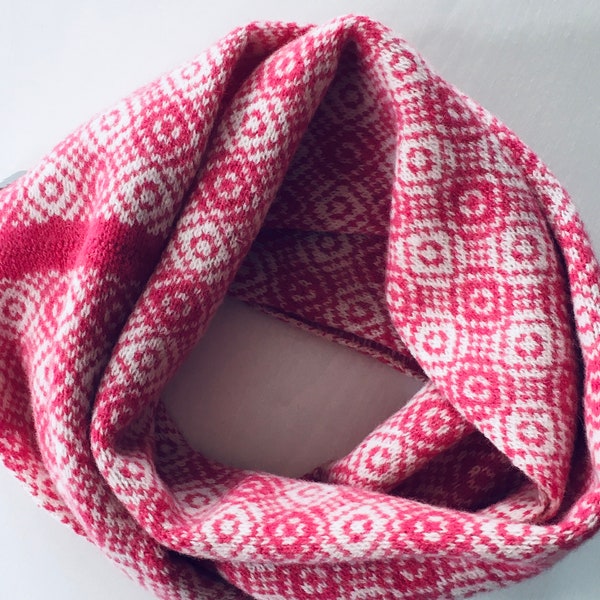 Snood knitted fair isle pattern Scandi snood soft merino lambswool  pink and cream