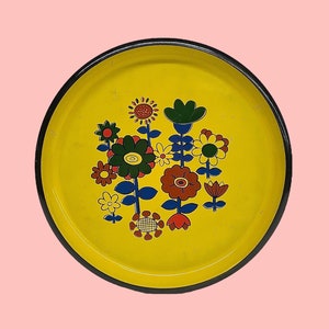 Vintage Serving Tray 1960s Retro Size 13.25" D + Mid Century Modern + Yellow + Floral Design + Round + Plastic + Kitchen + Bar + MCM Japan