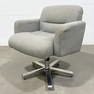 LOCAL PICKUP ONLY ———— Vintage Madison Furniture Swivel Chair