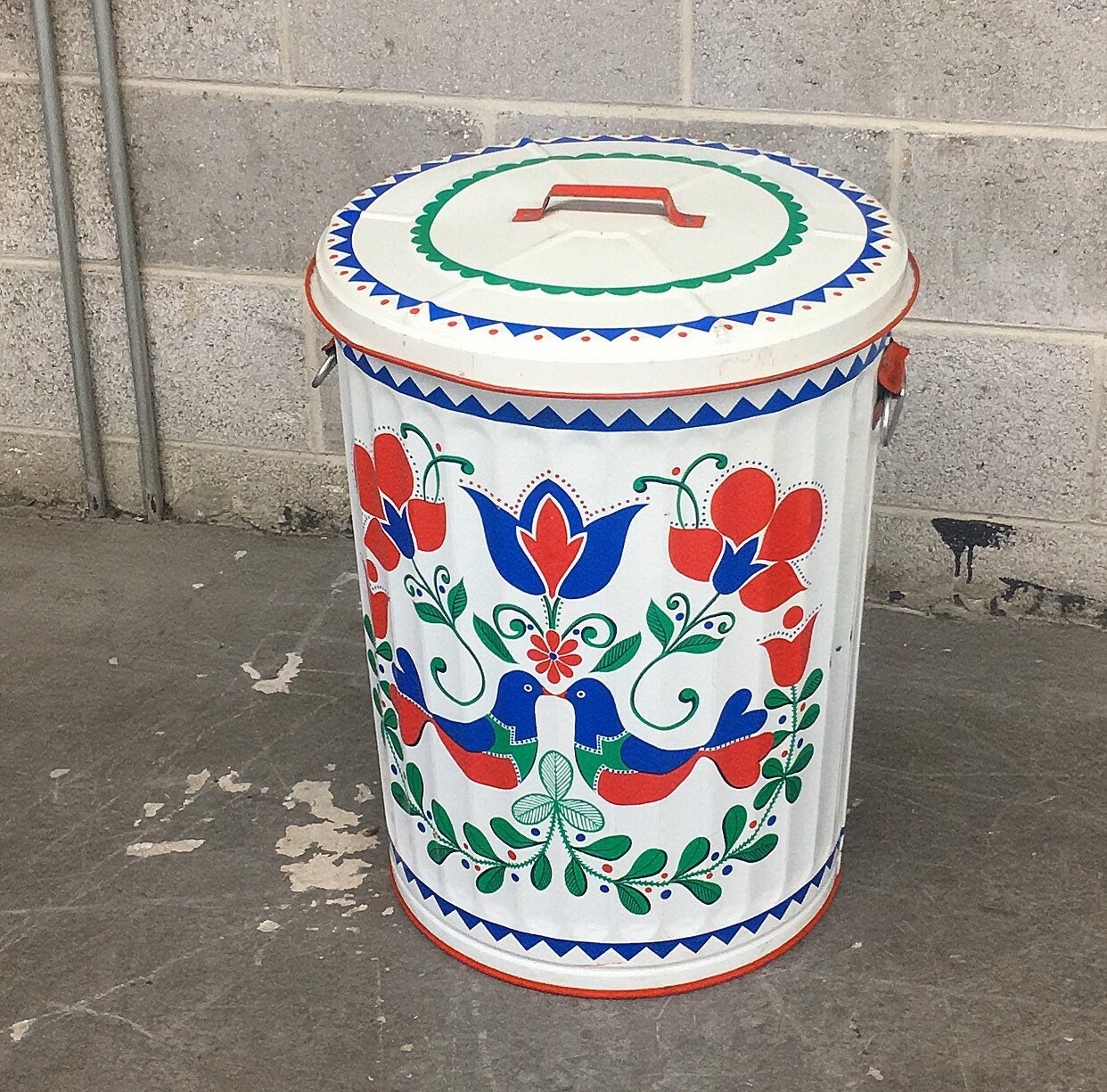 Vintage Trash Can Retro 1960s Pennsylvania Dutch + XL Size +