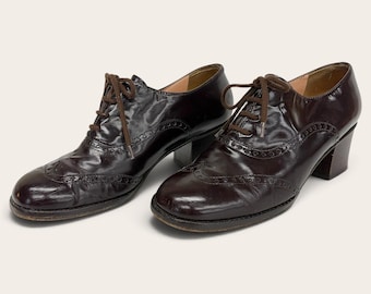 Vintage Anne Klein 2 Lace Up Oxford Heels 1990s Retro Womens Size 10M + Brown + Leather + Wingtip + Brogue Detailing + 1.25" Block Heels