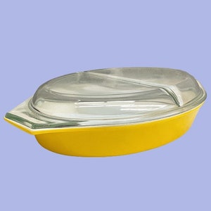 Vintage Pyrex Casserole Retro 1960s Yellow + 1.5 Quart + Daisy Pattern + Clear Top + Divided Interior + Cookware + Kitchen Decor + Serving