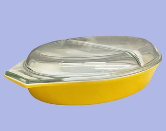 Vintage Pyrex Casserole Retro 1960s Yellow + 1.5 Quart + Daisy Pattern + Clear Top + Divided Interior + Cookware + Kitchen Decor + Serving