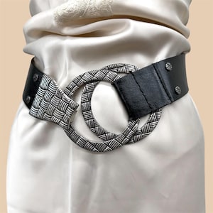 Chico’s NWT Hammered Silver Interlocking Circle Stretch Belt Boho Chic M Chico main image 4