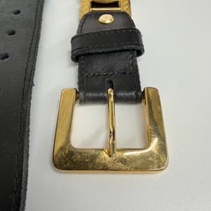 Cinturón Medusa vintage de los años 90, estilo retro unisex + Sin etiqueta de talla + Inspirado en Versace + Cuero negro + Metal dorado y negro + Ajustable + Accesorio imagen 9