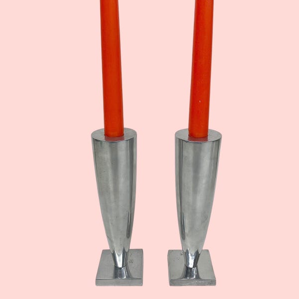 Candelabros vintage Michael Graves, estilo retro, década de 1990, contemporáneos, de aluminio pulido y metal, juego de 2, decoración del hogar y exhibición de velas moderna