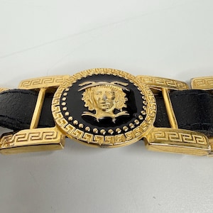 Cinturón Medusa vintage de los años 90, estilo retro unisex + Sin etiqueta de talla + Inspirado en Versace + Cuero negro + Metal dorado y negro + Ajustable + Accesorio imagen 17