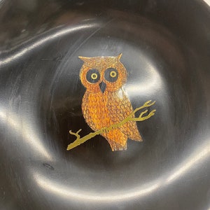 Vintage Couroc Bowl Retro 1970s Mid Century Modern Owl on Branch Monterey CA Black Resin Inlaid Design Shallow Round Home Decor image 6