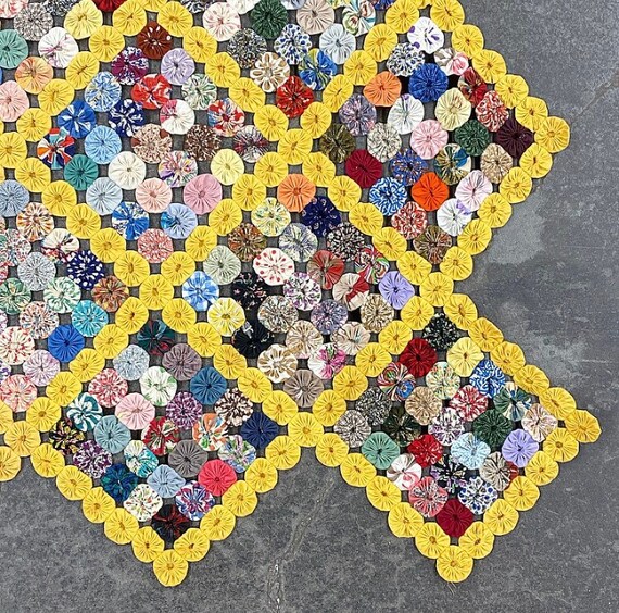 Vintage Yo Yo Quilt 1970s Retro Size 107x85 Farmhouse Etsy