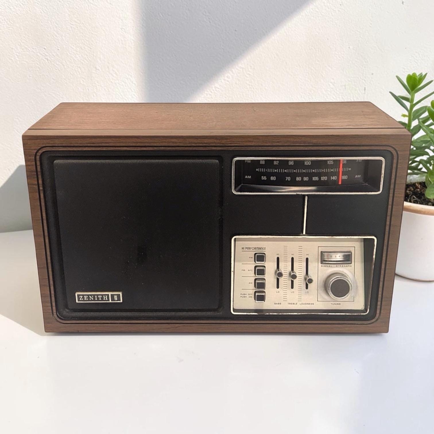 Vintage Zenith AM/FM Radio Retro 1970s Mid-century Modern + Model