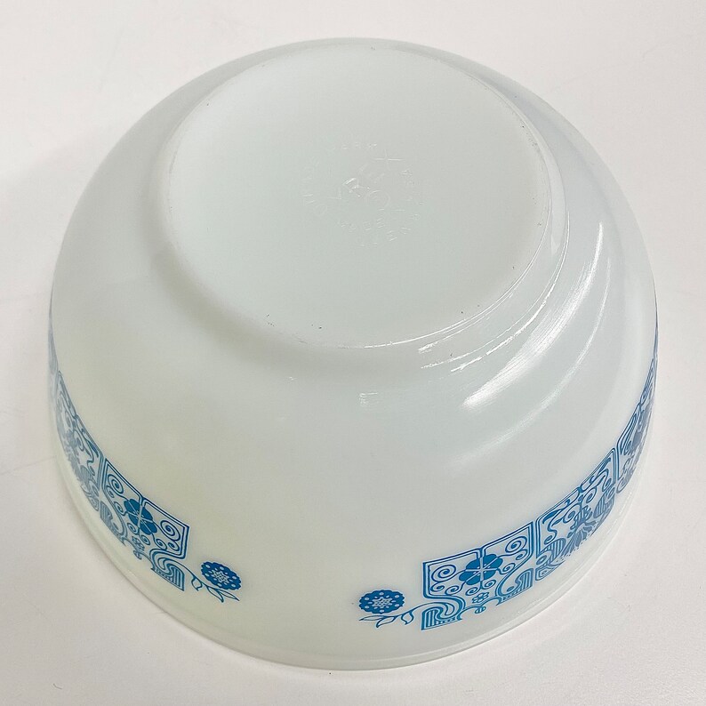 Vintage Pyrex Bowl Retro 1960s Mid Century Modern Horizon Blue 403 2.5 Quart White Ceramic Blue Pattern MCM Kitchen Serving Bild 8