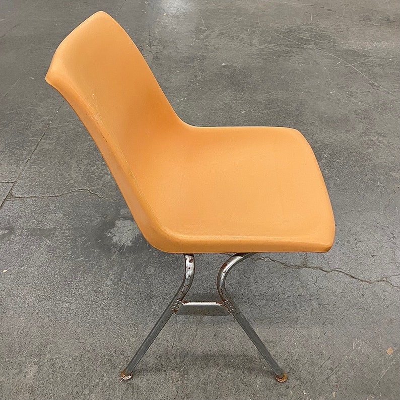 LOCAL PICKUP ONLY Vintage Krueger Shell Chair image 4