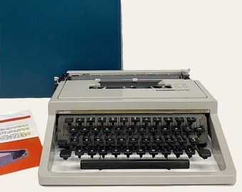 Vintage Olivetti Underwood Lettera 31 Typewriter Retro 1970s Mid Century Modern + Gray Metal + Blue Carrying Case + Portable + Italian