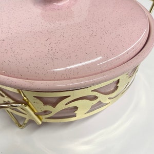 Vintage Bauer Covered Casserole with Holder Retro 1960s Mid Century Modern Pink Speckled Ceramic Gold Metal Frame Kitchen Cook image 3