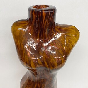 Vintage Murano Torso Vase Retro 1980s Post Modern Italian Art Glass Brown Amber Tortoise Womens Body Silhouette Nude Decor Bild 3