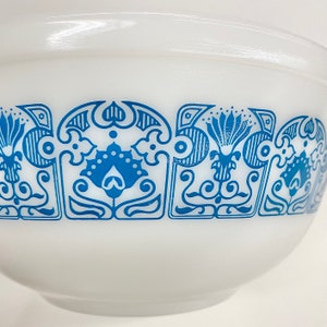 Vintage Pyrex Bowl Retro 1960s Mid Century Modern Horizon Blue 403 2.5 Quart White Ceramic Blue Pattern MCM Kitchen Serving Bild 2