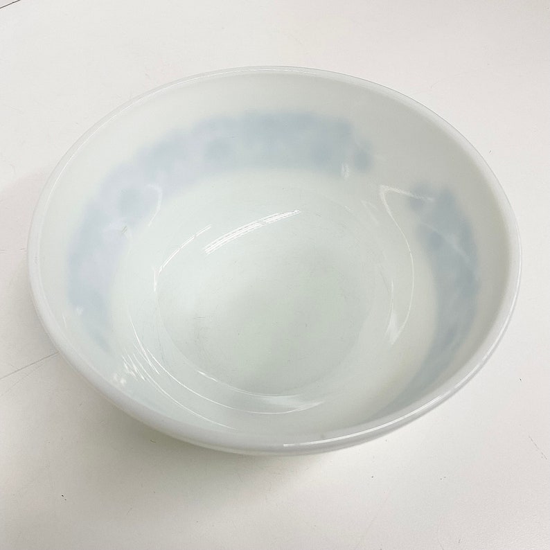 Vintage Pyrex Bowl Retro 1960s Mid Century Modern Horizon Blue 403 2.5 Quart White Ceramic Blue Pattern MCM Kitchen Serving Bild 4