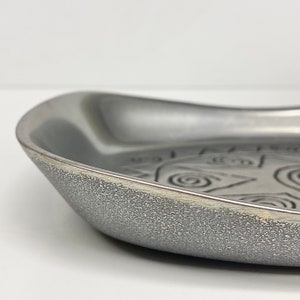 Vintage Wilton Tray Retro 1990s Contemporary Armetale Reggae Silver Metal Etched Design Catchall Ring Dish Modern Home Decor image 3