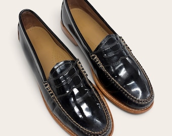 Vintage G.H. Bass & Co. Weejuns Penny Loafers Retro 1990s Womens Size 8.5M + Preppy + Glossy Black Patent Leather + Slip On + 1" Wooden Heel
