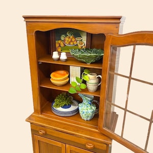 LOCAL PICKUP ONLY ———— Vintage Glass Front Hutch