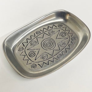 Vintage Wilton Tray Retro 1990s Contemporary Armetale Reggae Silver Metal Etched Design Catchall Ring Dish Modern Home Decor image 4