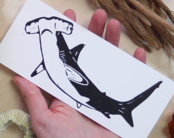 Requin-marteau - impression de bloc lino-cut imprimé à la main - signet, mini-impression - océan, mer, natation, surf, plongée