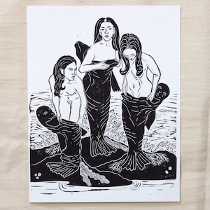 Handgefertigter Linoldruck - Selkies - Darstellung von Selkies die ihre Robbenfelle ausziehen um in den Ozean zu springen