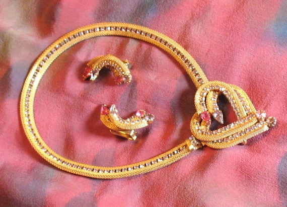 HOBE Necklace and Earrings with Detachable Brooch,