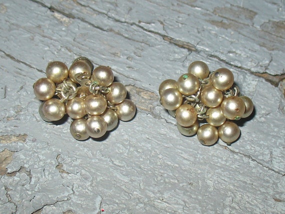 1950s Earrings, Small Faux Pearl Balls on 40s Scr… - image 8